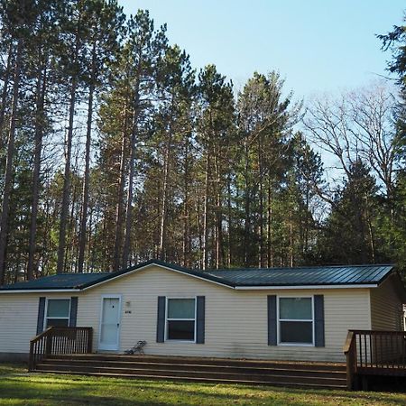 The Green Lake Getaway - Shared Lake Access! Interlochen Bagian luar foto