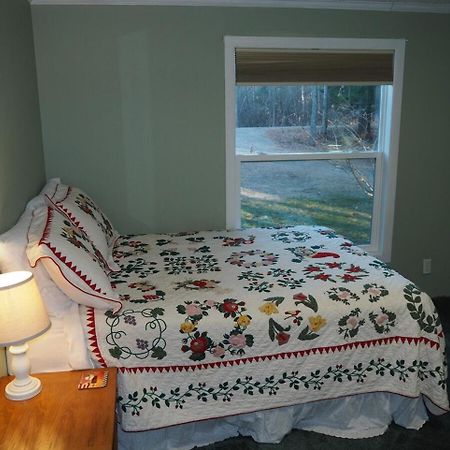 The Green Lake Getaway - Shared Lake Access! Interlochen Bagian luar foto