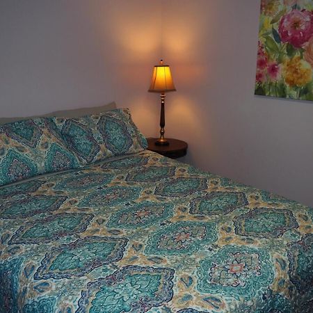 The Green Lake Getaway - Shared Lake Access! Interlochen Bagian luar foto