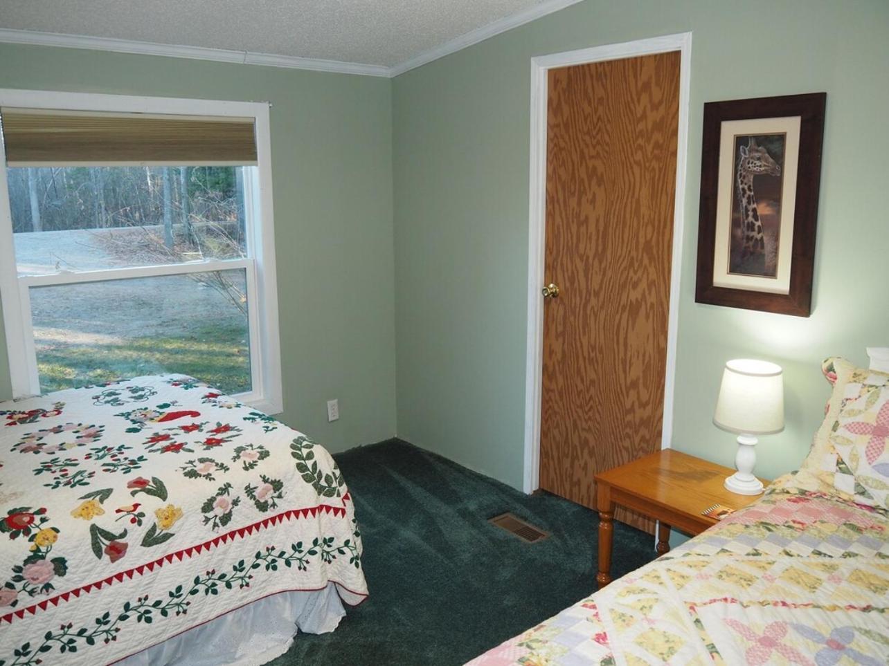 The Green Lake Getaway - Shared Lake Access! Interlochen Bagian luar foto