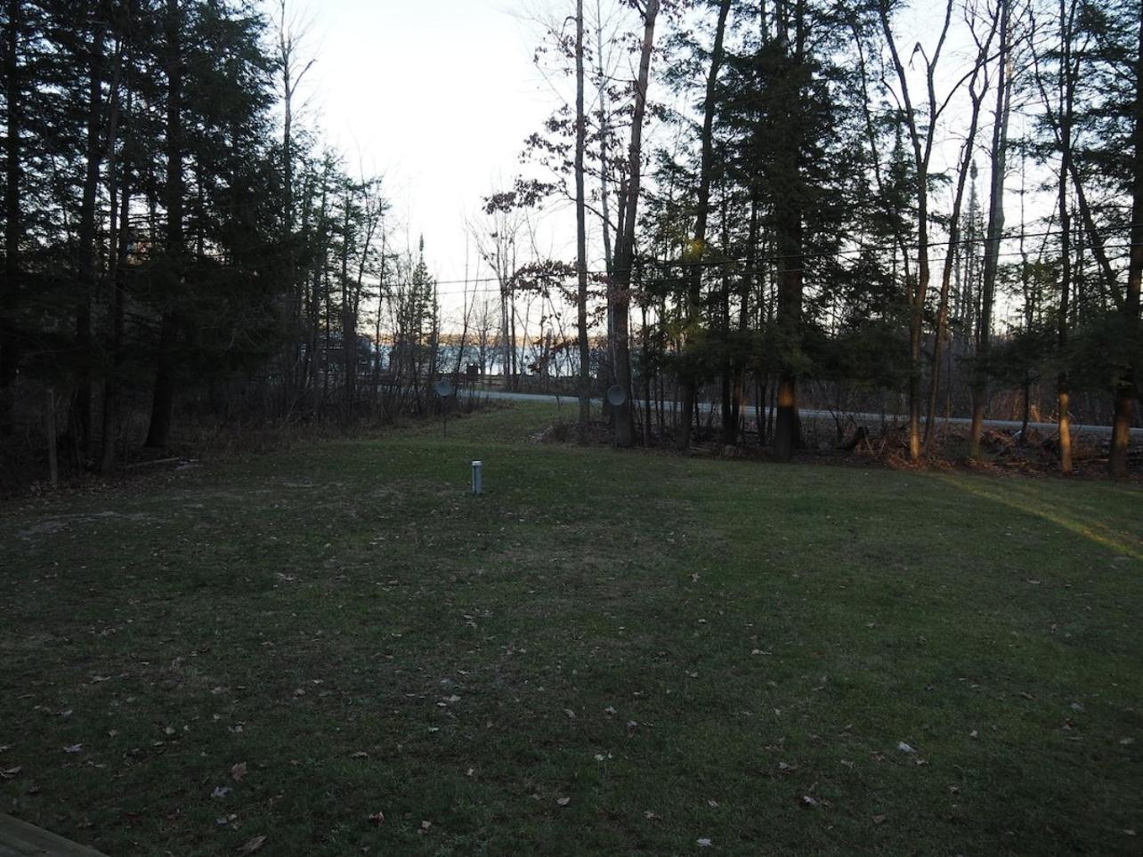 The Green Lake Getaway - Shared Lake Access! Interlochen Bagian luar foto