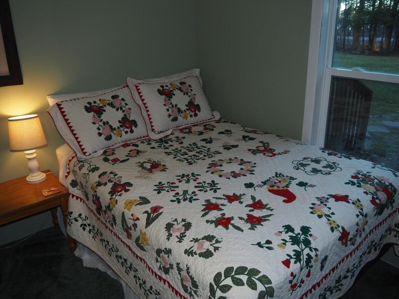 The Green Lake Getaway - Shared Lake Access! Interlochen Bagian luar foto