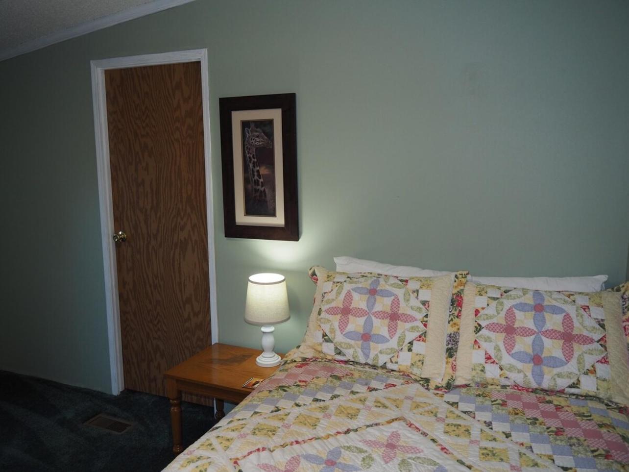 The Green Lake Getaway - Shared Lake Access! Interlochen Bagian luar foto