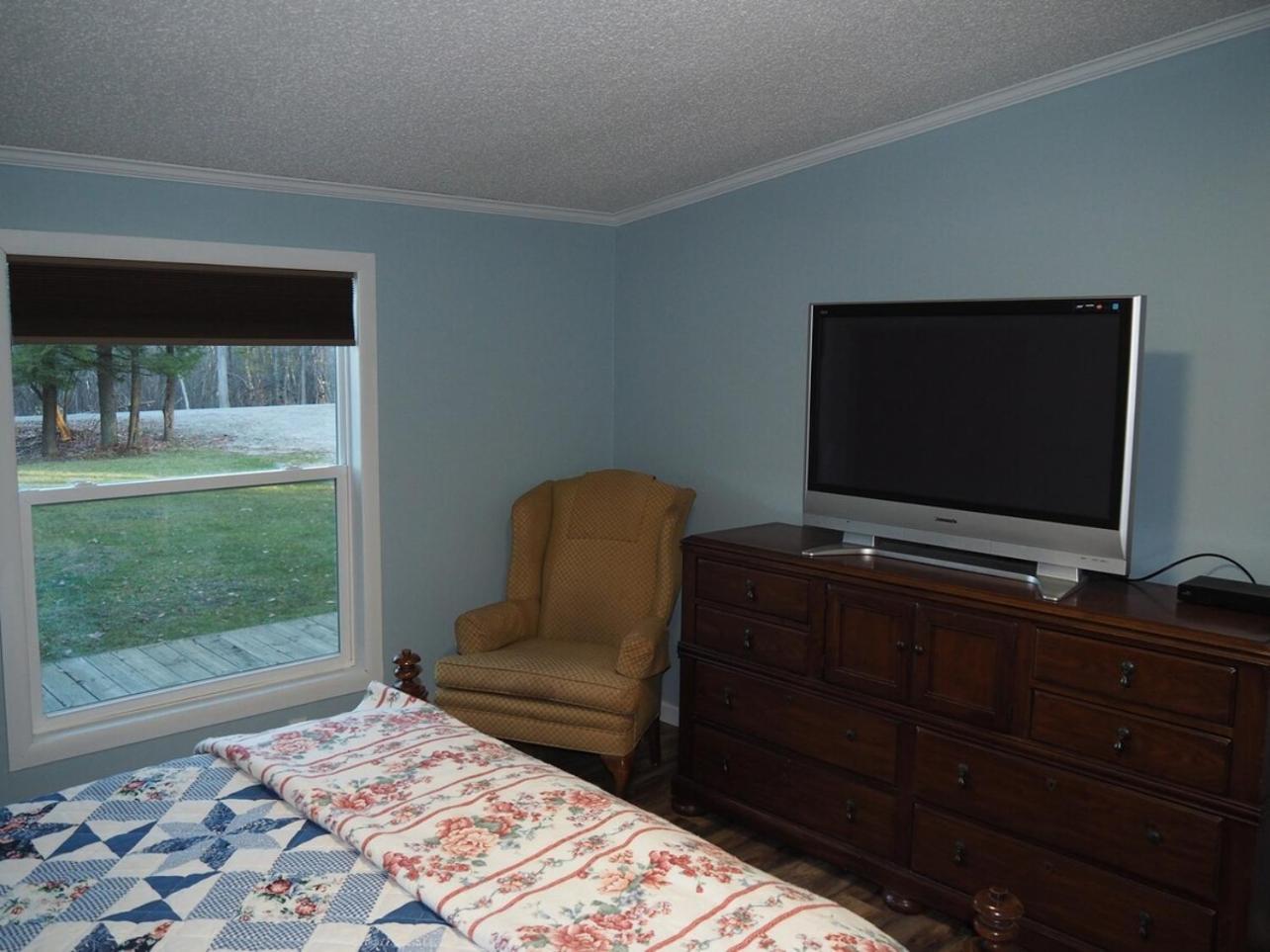 The Green Lake Getaway - Shared Lake Access! Interlochen Bagian luar foto
