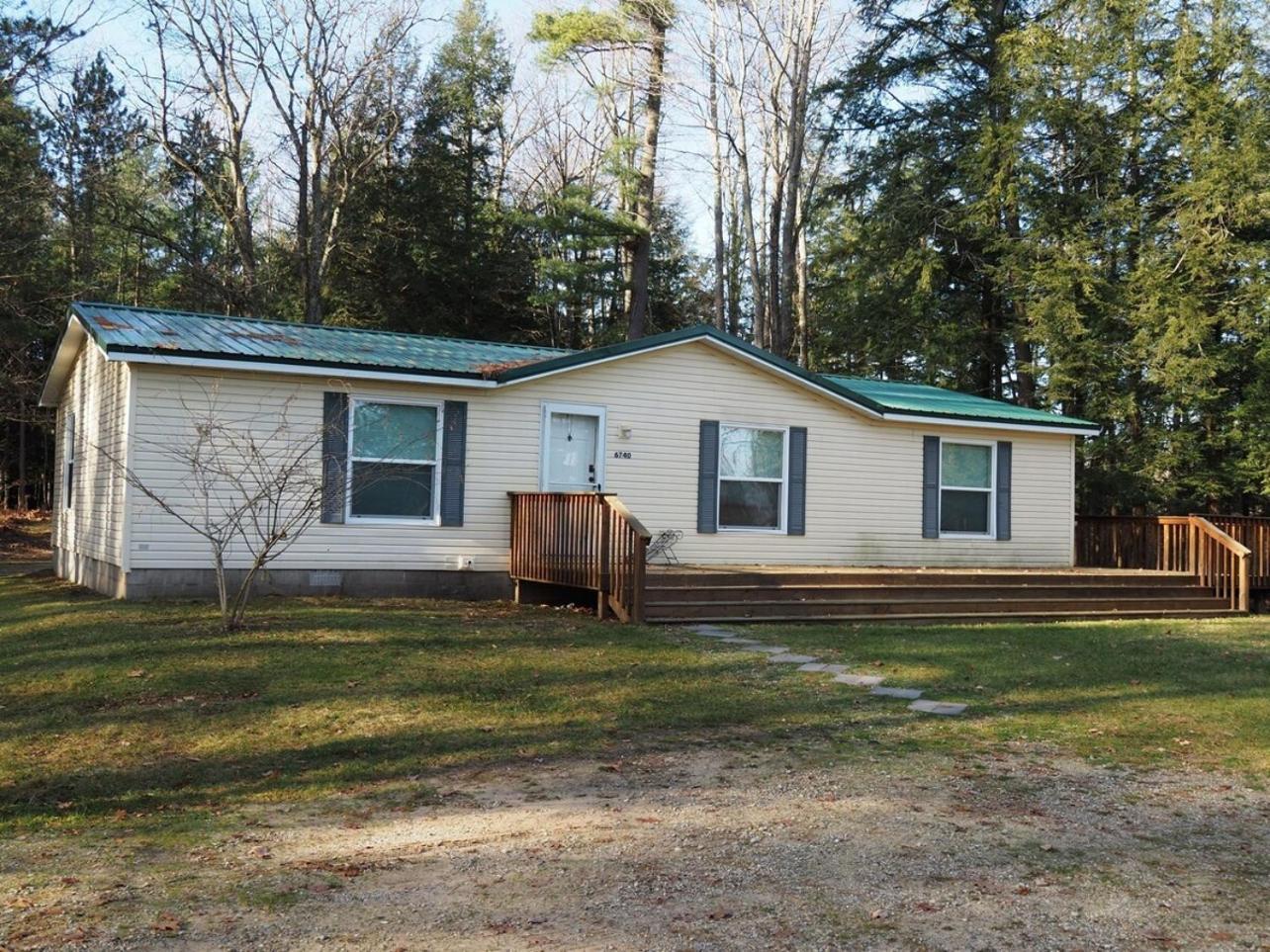 The Green Lake Getaway - Shared Lake Access! Interlochen Bagian luar foto