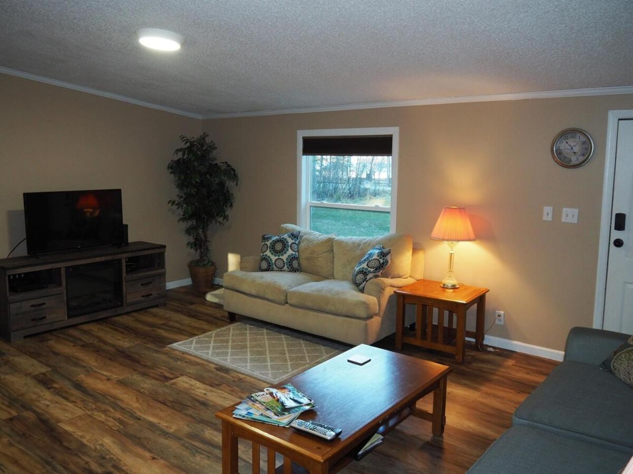 The Green Lake Getaway - Shared Lake Access! Interlochen Bagian luar foto