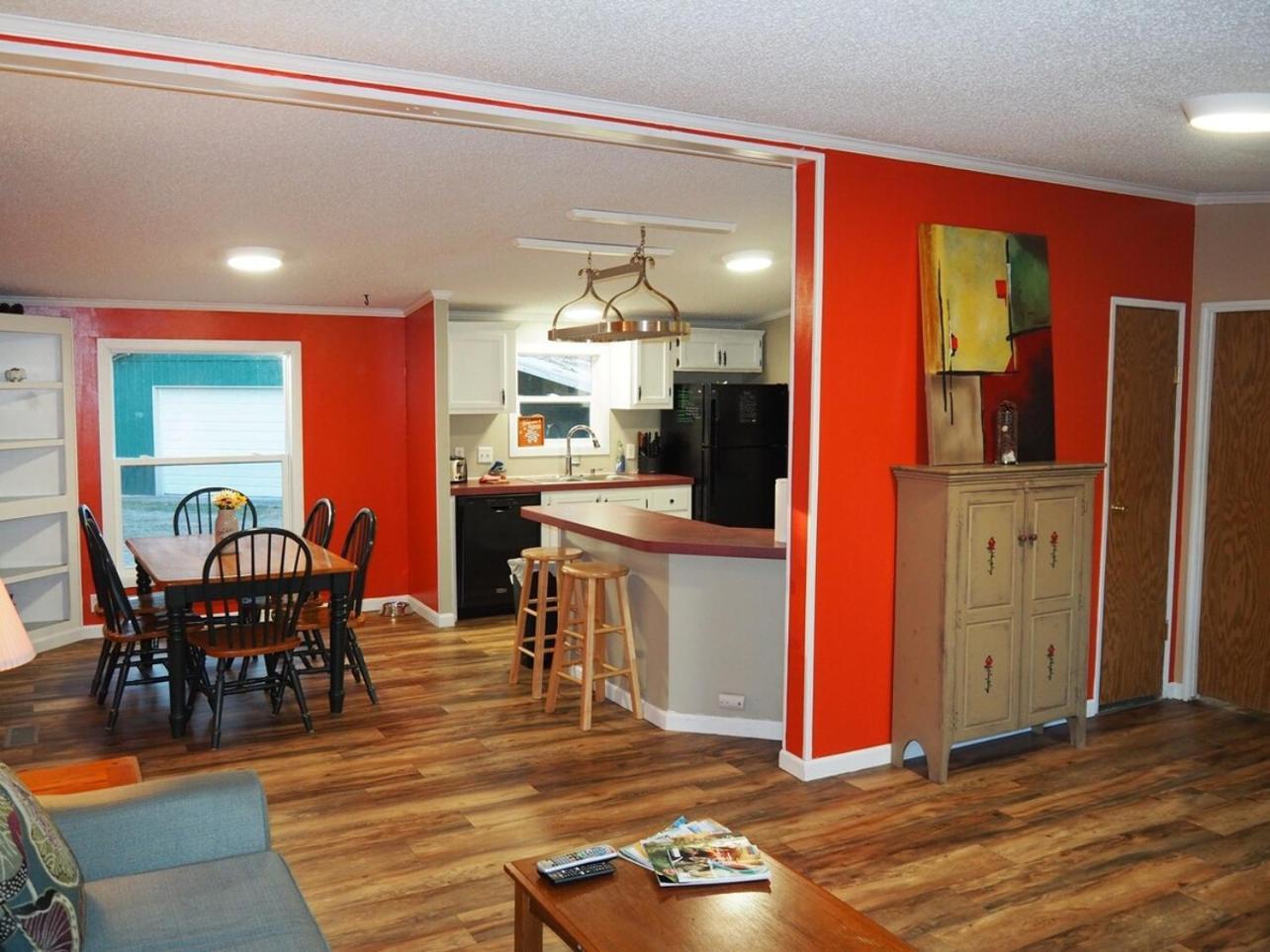 The Green Lake Getaway - Shared Lake Access! Interlochen Bagian luar foto