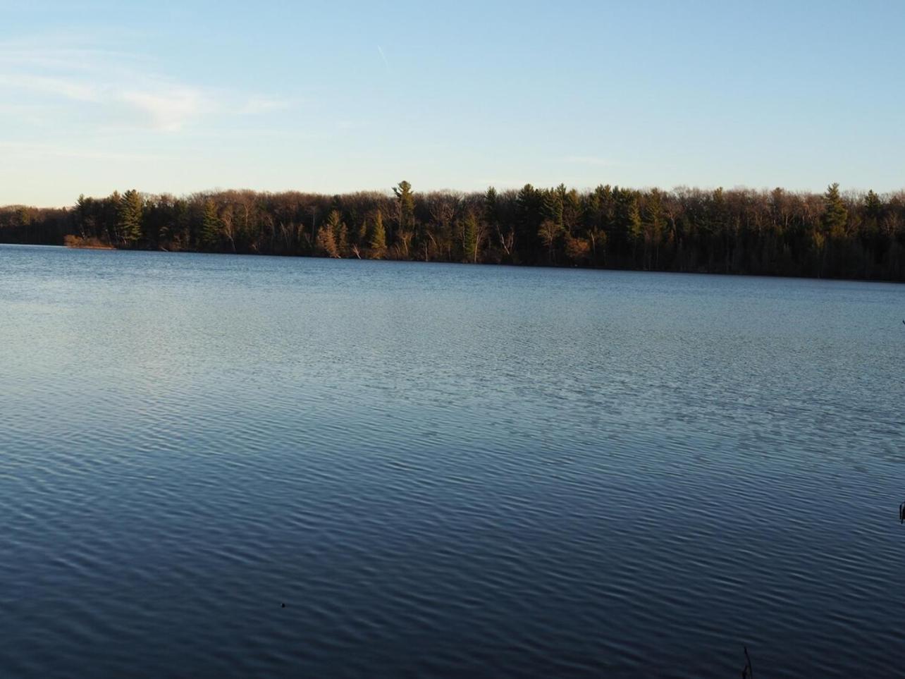 The Green Lake Getaway - Shared Lake Access! Interlochen Bagian luar foto