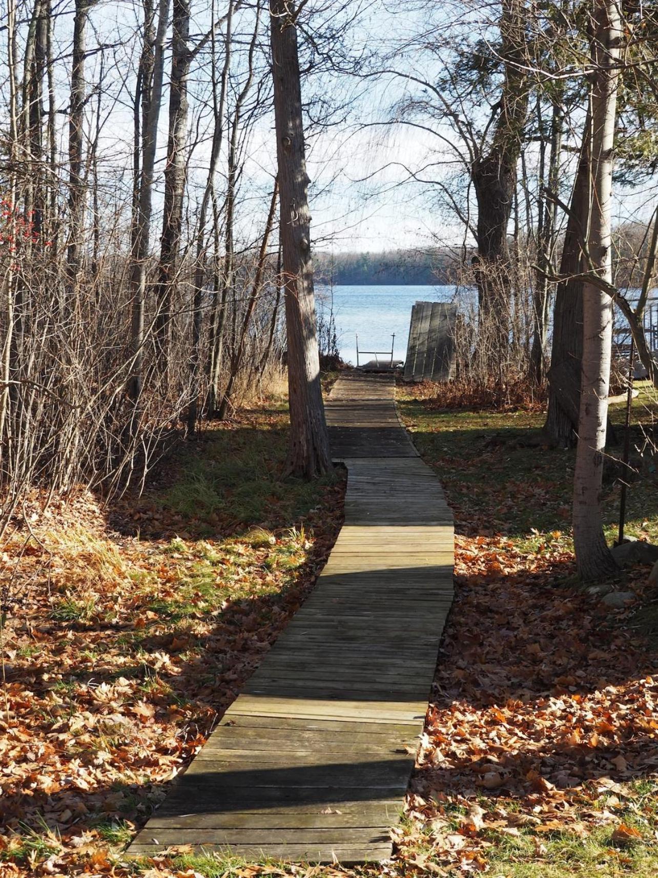 The Green Lake Getaway - Shared Lake Access! Interlochen Bagian luar foto