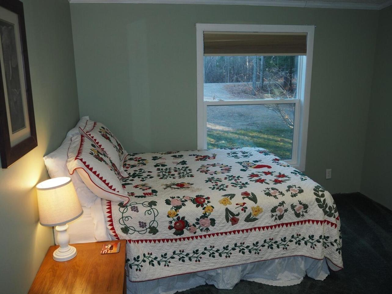 The Green Lake Getaway - Shared Lake Access! Interlochen Bagian luar foto